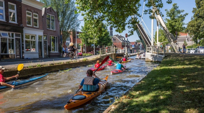 Met kanovereniging de Goudse Peddel de plas op